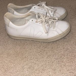 Veja Lowtop Size 9